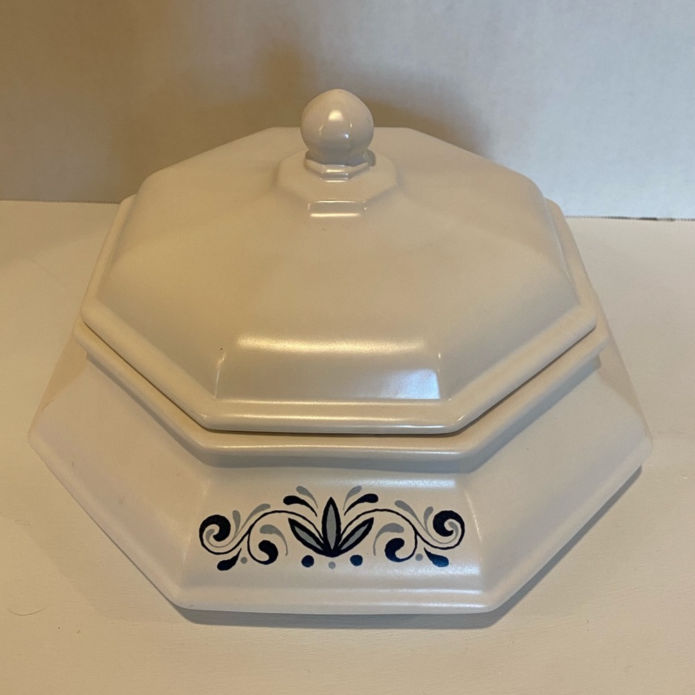 Vintage Sutton USA Covered Casserole Dish by McCoy